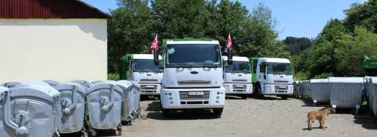 Ozurgeti Municipality was Equipped with Waste-disposal Vehicles and Trash Bins ოზურგეთის მუნიციპალიტეტს ნაგავმზიდი მანქანები და ნარჩენების ურნები გადაეცა