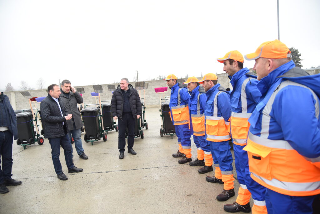 Telavi and Sighnaghi municipalities received containers and special equipment for waste collection
